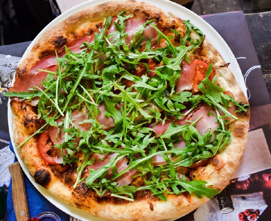 Leckere und knusprige Pizza bei Pizzeria Ciao mit Lieferservice in Bretten und Umgebung. Echtes italienisches Essen und ein kulinarisches Erlebnis.